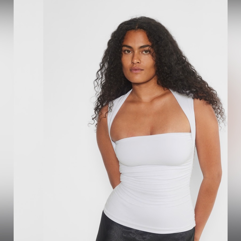 Aritzia Contour Flourish Top - bright white. Size Large.